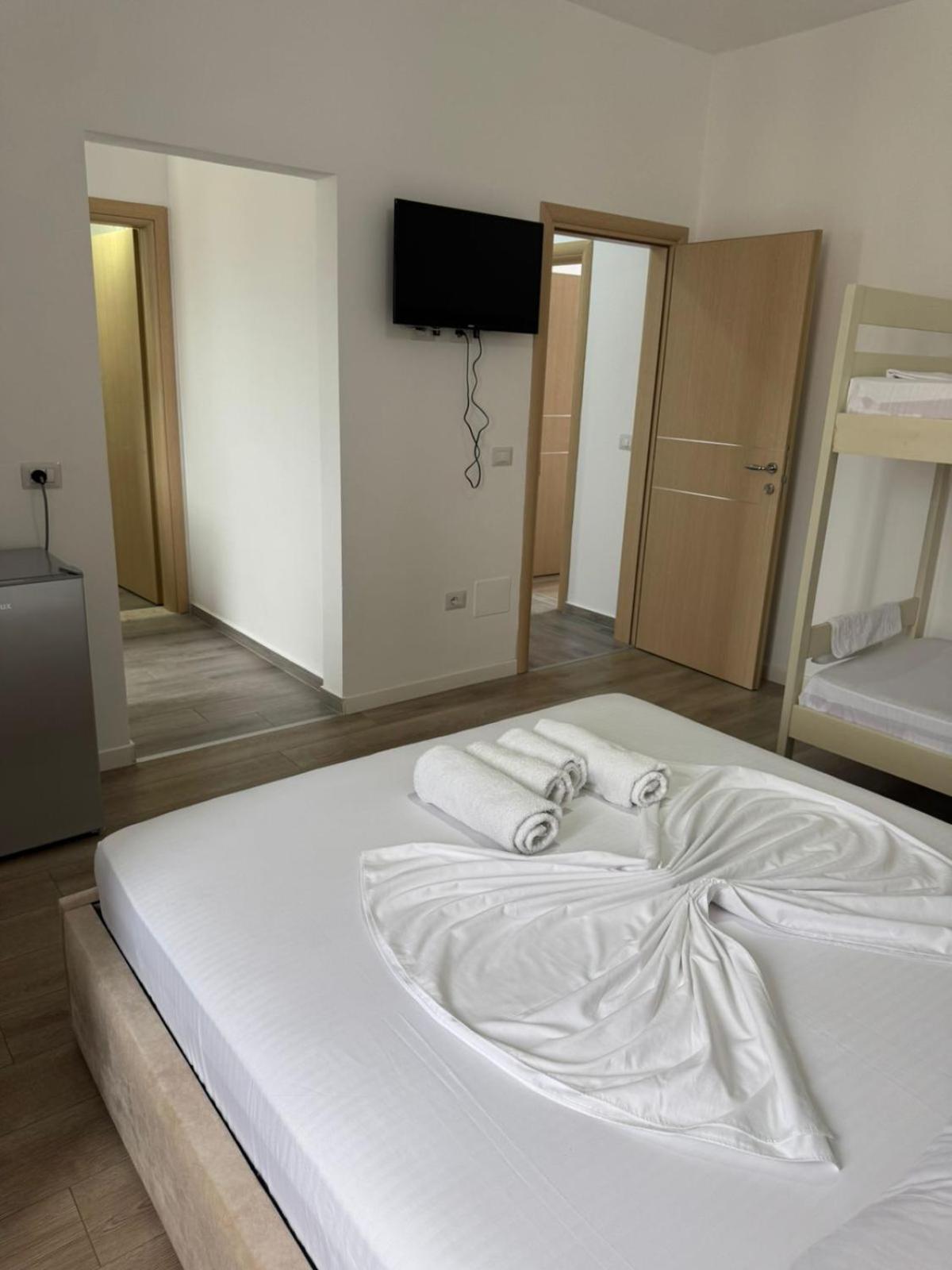 Vila Brilant Vlorë Esterno foto