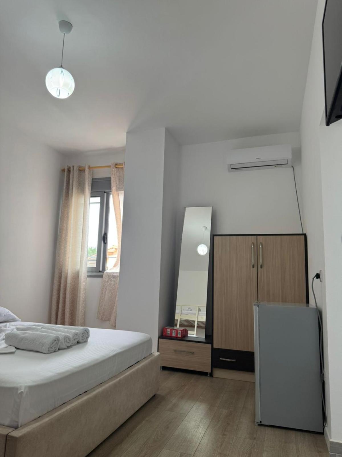Vila Brilant Vlorë Esterno foto